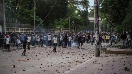 बंगलादेशमा हिन्दू समुदायमाथि आक्रमण, इस्कनका सदस्य चिन्मय कृष्ण दास पक्राउ