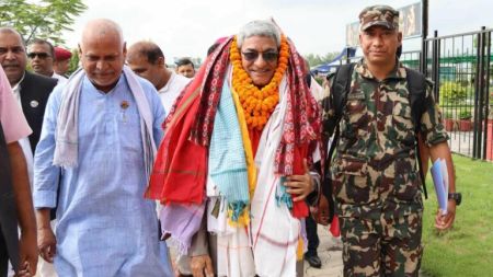 'सबै घुस खान्छन् तर राजीनामा गृहमन्त्रीले दिनुपर्छ?' — भ्रष्टाचारको विकेन्द्रीकरणको कथा