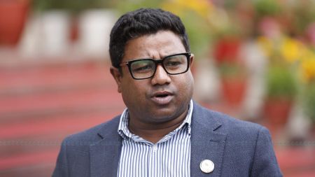 सन्तोष परियारको प्रधानमन्त्री ओलीसँग भेट: कानुनी प्रक्रिया सहज बनाउन अनुनय बिनय