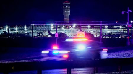 आकाशमै भीषण टक्कर! अमेरिकी विमान र सेनाको हेलिकोप्टर ठोक्किँदा १८ को मृत्यु