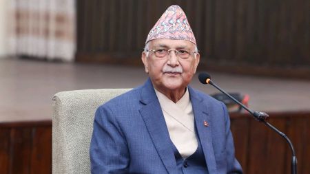 एमाले महाधिवेशन तातियो! थापा बोल्न खोज्दा ओलीले काटे, हलमा ताली र तरंग!