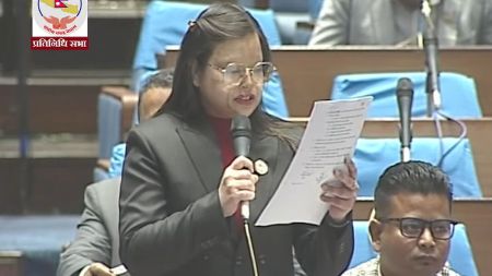 सर्वसाधारणका लागि एम्बुलेन्स छैन, नेताका लागि हेलिकप्टर?:सांसद कंसाकार