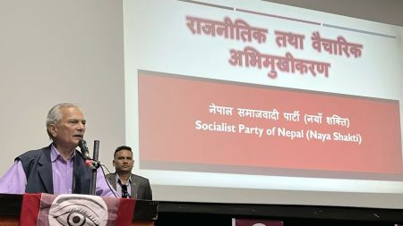 बाबुरामको चेतावनी: ‘टुलुटुलु हेरेर केही हुँदैन, अब हातेमालो गरौं’