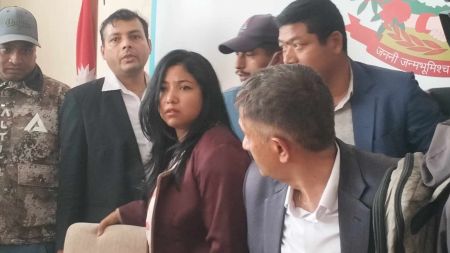 सुनीताले बालेनलाई भनिन् – कोठामा बसेर आदेश दिन पाइँदैन