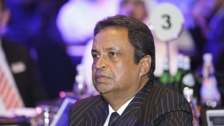 हाम्रा अर्बपति विदेशमा लगानी बढाउँदै, स्वदेशमा युवा पसिना बगाउँदै: यो कस्तो अर्थनीति?