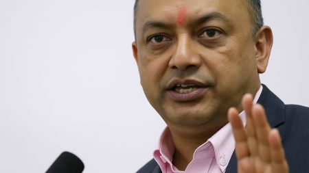 गगन थापाको फेसनको संकेत: सेकुलर नेताबाट हिन्दू राष्ट्रको सन्देश?