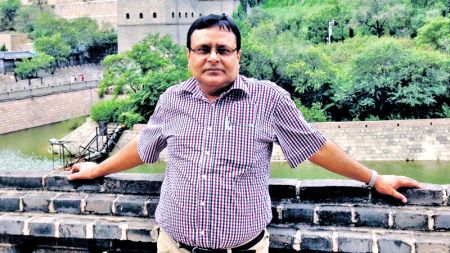 डा. द डिक्टेटर’ — जब अस्पतालको स्टेथोस्कोप बन्दूकझैं चल्न थाल्यो!