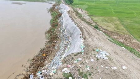 राप्तीको रौद्रता रोकियो: आपतकालीन तटबन्धले बस्ती जोगायो