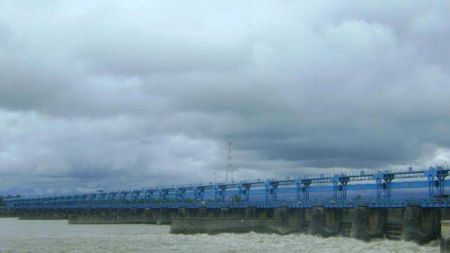 शारदा ब्यारेजमा चारपाङ्ग्रे सवारी रोक