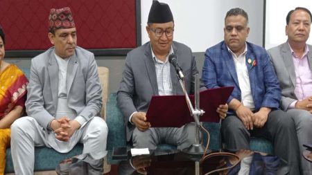 शक्ति केन्द्र र पार्टी नेताको दबाबसँगै बागमतीका मुख्यमन्त्री लामाको राजीनामा