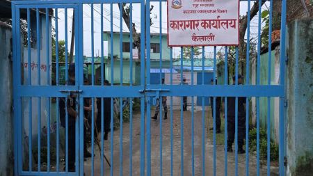 हिंसात्मक घटनापछि कैलाली जेलका कैदीहरू छरपस्ट, अस्पतालदेखि राजधानीसम्म