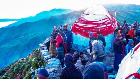 बुढीनन्दाबाट फर्किँदै हराएका दर्शनार्थी पाटनको भेडीगोठमा जीवित फेला