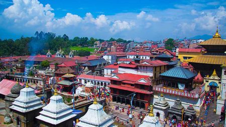 पशुपतिमा सुरु भयो खड्ग जात्रा: पुरुषले महिलाको भेष धारण गर्ने पुरानो युद्ध रहस्य