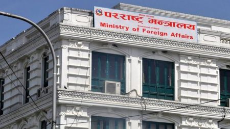 परराष्ट्रले युएईलगायत खाडी मुलुकमा नेपाली भिसा कडाइबारे स्पष्टता माग्दै!