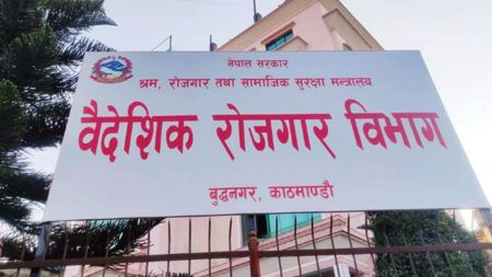 विदेशिनुको लहर: सरकारले फेला नपारेको रोजगारी, युवाले रोजे परदेश!