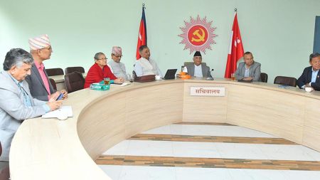 महाधिवेशनअघि एमाले संकटमा? विधान संशोधनमै अड्किएर स्थगित भयो बैठक!