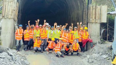 भोटेकोशी–१ जलविद्युत् आयोजनाको सुरुङ सम्पन्न, ४४ मेगावाट विद्युत् फागुनभित्र उत्पादन गर्ने लक्ष्य