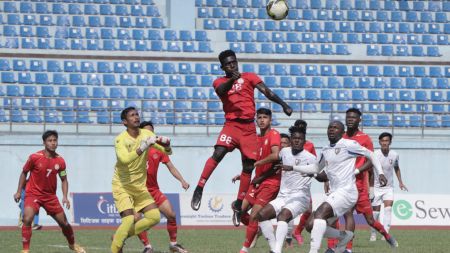 नेपाली फुटबल संकट: २ वर्षदेखि लिग बन्द, खेलाडीले रोजे वैदेशिक बाटो