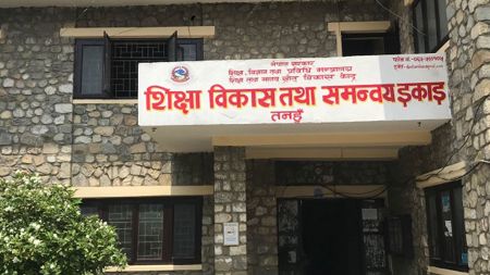 आर्थिक बोझ, मार्गदर्शनको अभाव: तनहुँका विद्यार्थी किन बीचमै हार माने?