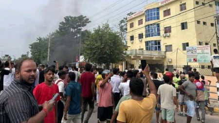 रौतहटमा जेनजी युवाको आवाज: “विद्यार्थी मार्न पाइँदैन” भन्दै शान्तिपूर्ण प्रतिरोध