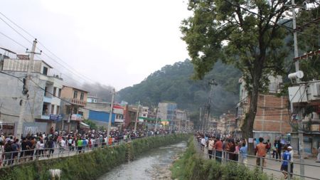 १९ युवाको मृत्युको प्रतिघात- उपत्यकाभरि सडक आन्दोलन, सरकारी भवन र मन्त्री निवास तोडफोड