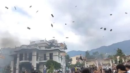 जेनजी आन्दोलनपछि नेताहरु ‘सुरक्षा हारगुहार’ मा, बालुवाटारदेखि भैंसिपाटीसम्म हेलिकोप्टर चलखेल!