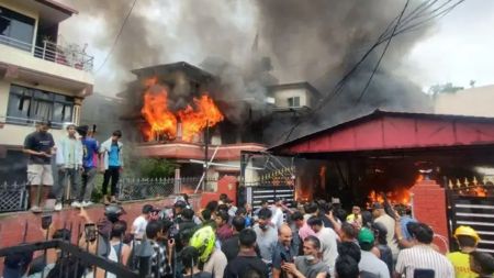 देउवाको बूढानीलकण्ठ निवासमा आगजनी - सेनासम्म खटियो!