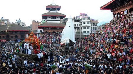 इन्द्रजात्रामा भक्तपुरको अद्भुत दृश्य: राक्षस भेष, आकाश दीप!