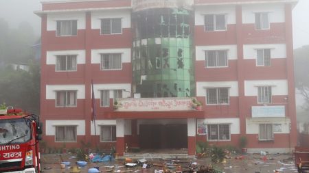 मंगलबार राती  ताप्लेजुङको  नगरपालिका, पार्टी कार्यालय र जलविद्युत् आयोजनामा तोडफोड–आगजनी