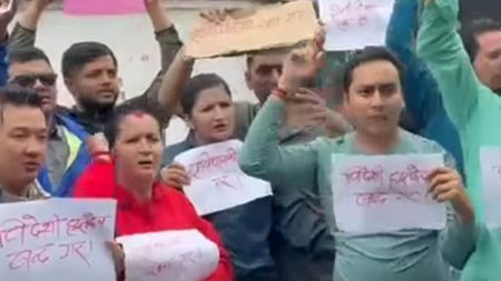 विदेशी हस्तक्षेप बन्द गर! संविधान बचाउ भन्दै बानेश्वरमा नेविसंघ सडकमा