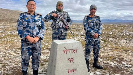 सशस्त्र प्रहरी वरिष्ठ उपरीक्षक श्रेष्ठद्वारा हुम्लाको हिल्सा–लाप्चा क्षेत्रका सीमा स्तम्भ अनुगमन!
