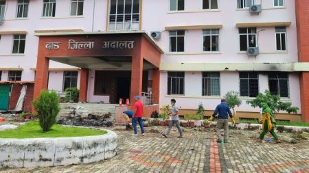 दाङ जिल्ला अदालतले तोडफोड र आगजनीपछिका आंशिक सेवा सञ्चालनमा ल्यायो!