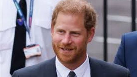 युद्धबीच बेलायती राजकुमार ह्यारीको आकस्मिक प्रवेश: युक्रेनमा घाइते सैनिकसँग!