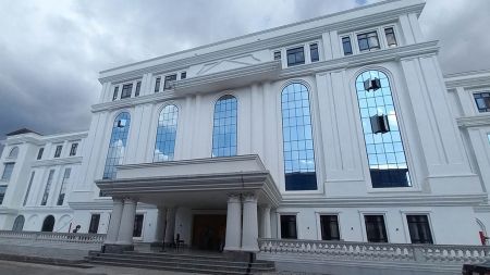 प्रधानमन्त्रीको नयाँ कार्यकक्ष तयार हुँदै– कर्मचारीले सुरु गरे सफाइ अभियान