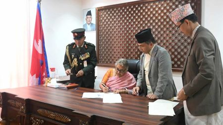 नवनियुक्त अन्तरिम प्रधानमन्त्री सुशीला कार्कीले सिंहदरबारमा पदभार ग्रहण गर्नु भयो
