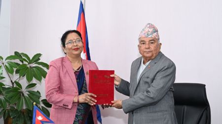 राष्ट्रपतिसमक्ष मधेसी र महिला आयोगद्वारा आर्थिक वर्ष २०८१/८२ को प्रतिवेदन पेश!