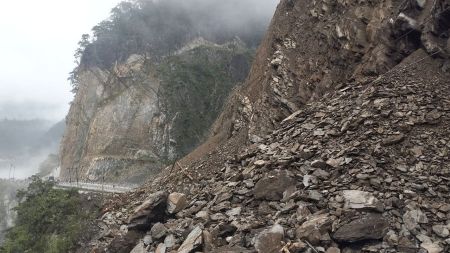 मुग्लिन–नारायणगढ सडकमा मलबा पन्छाउने कार्य पुनः सुरु!