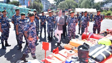 गृहसचिव रामेश्वर दंगालद्वारा सशस्त्र प्रहरी बलको निरीक्षण!