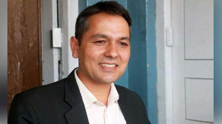 गृहमन्त्री अर्यालको खुलासा: अन्तर्वार्ता छापिएपछि पूर्वमन्त्री दीपक खड्का नेपाल फर्किए!