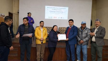गण्डकीमा पथप्रदर्शकका लागि चरा पहिचान तालिम: ३०० प्रजातिका चरा समेटिएको पुस्तक सार्वजनिक